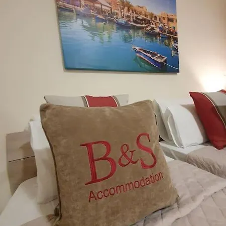 Apartamento B&S Accommodation Newly Renovated Penthouse 253