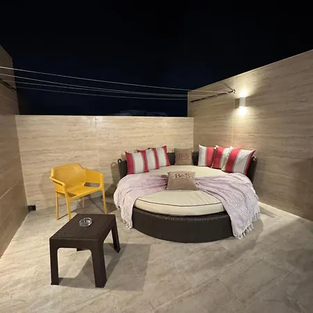 B&s Newly Renovated Penthouse 253 Apartamento