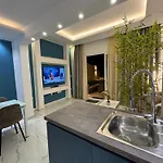 B&s Newly Renovated Penthouse 253 דירה *