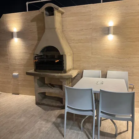 B&S Accommodation Newly Renovated Penthouse 253 Διαμέρισμα *