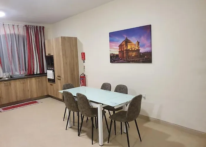 B&S Accommodation Newly Renovated Penthouse 253 *