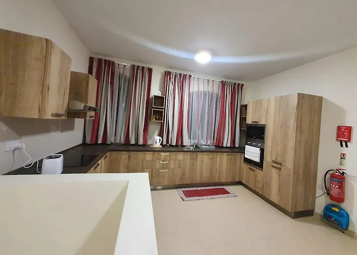 B&S Accommodation Newly Renovated Penthouse 253 *