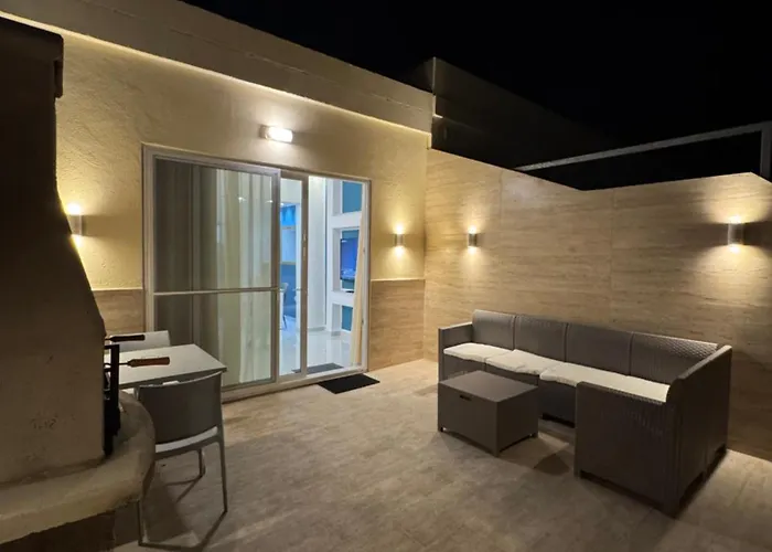 B&S Accommodation Newly Renovated Penthouse 253 Διαμέρισμα
