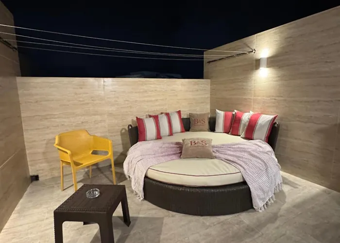 B&S Accommodation Newly Renovated Penthouse 253 Διαμέρισμα